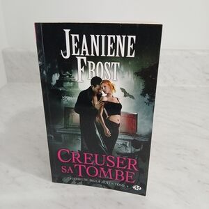 🛍 Creuser sa Tombe #04 De Jeaniene Frost Collection Chasseuse de la Nuit
